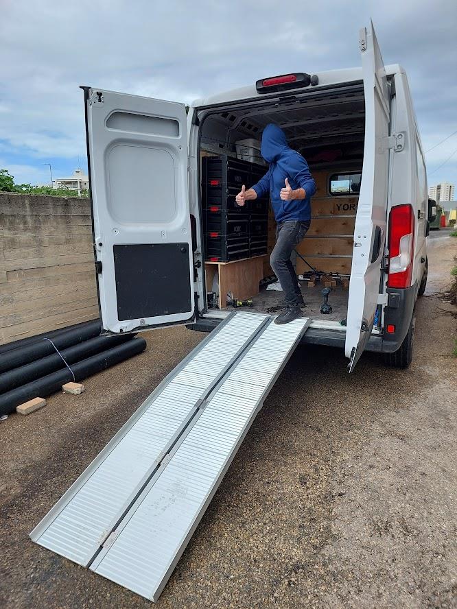 רמפה לדוקאטו ולרכב מסחרי מתקפלת אלומיניום אורך 2.4 מטר רוחב 73 סמ כולל 2 רגליים לתמיכה קמפינג לייף