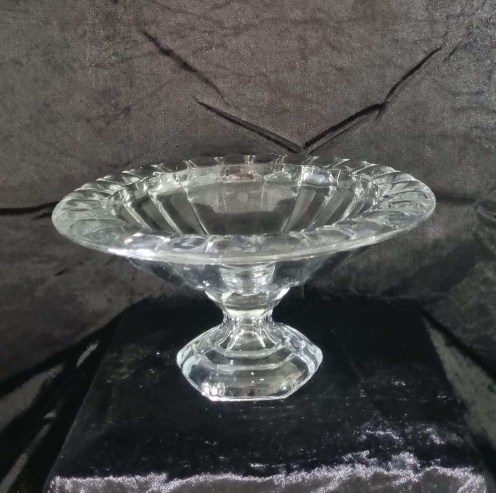 קערה זכוכית מעוצבת על רגל