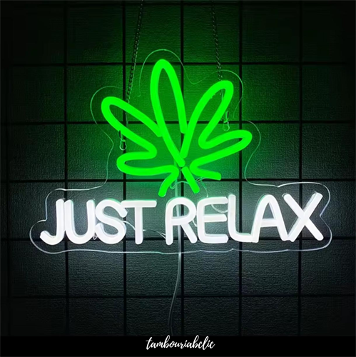 שלט LED מואר ומעוצב "JUST RELAX" – הדרך הקלה להכניס סטייל ואווירה לכל חדר