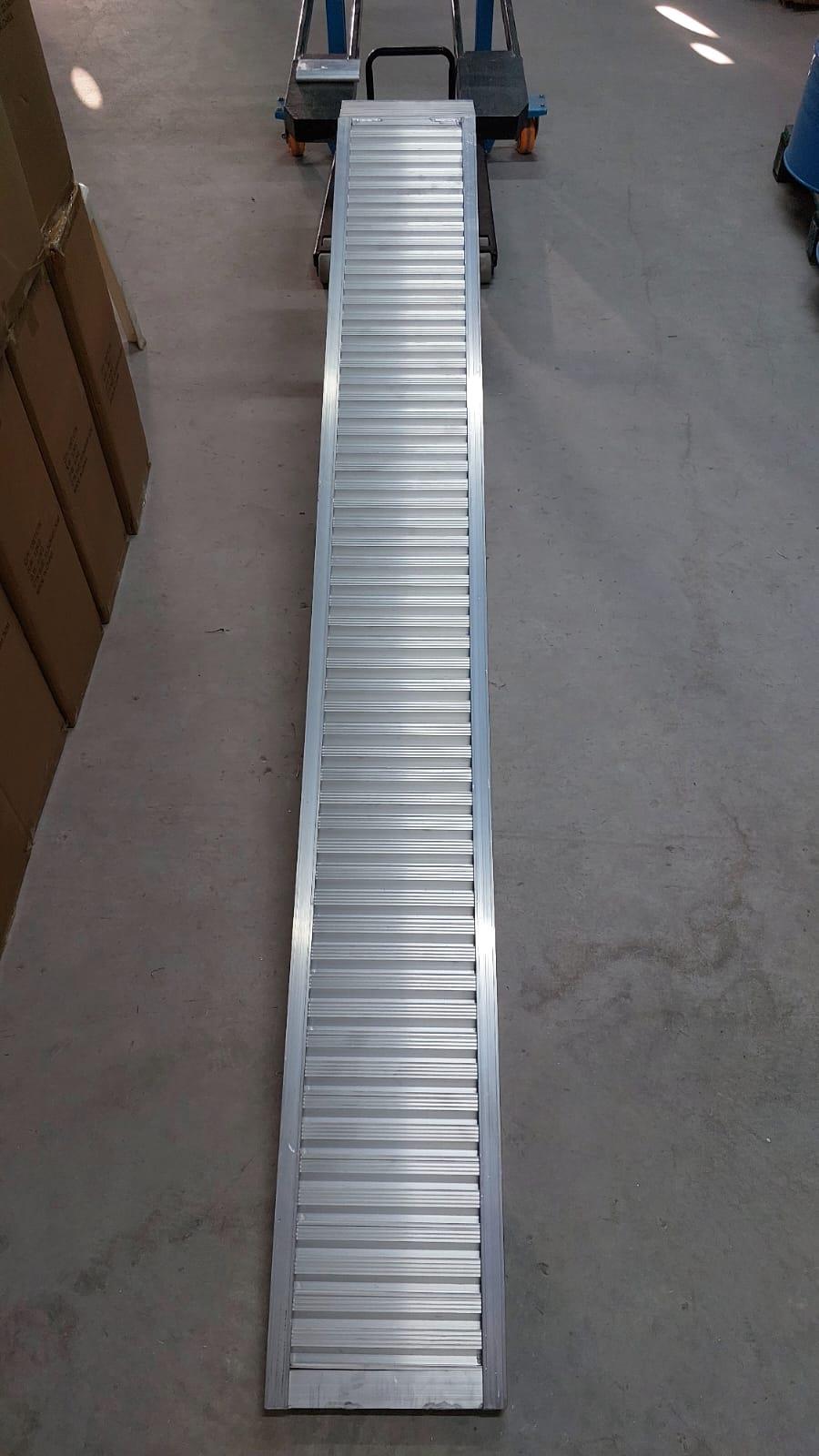 רמפות 4 טון זוג סקטים אלומיניום לנגרר ולטנדר עבור מיני מחפרון ובובקט אורך 2.5 מטר קמפינג לייף