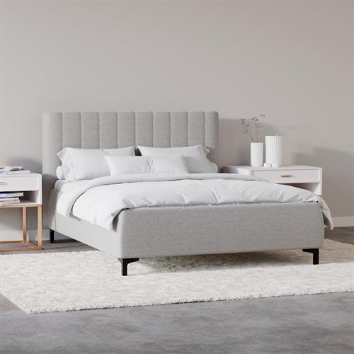 מיטה מרופדת סאנסט +מזרן פולימרים מתנה וזוג כריות מתנה