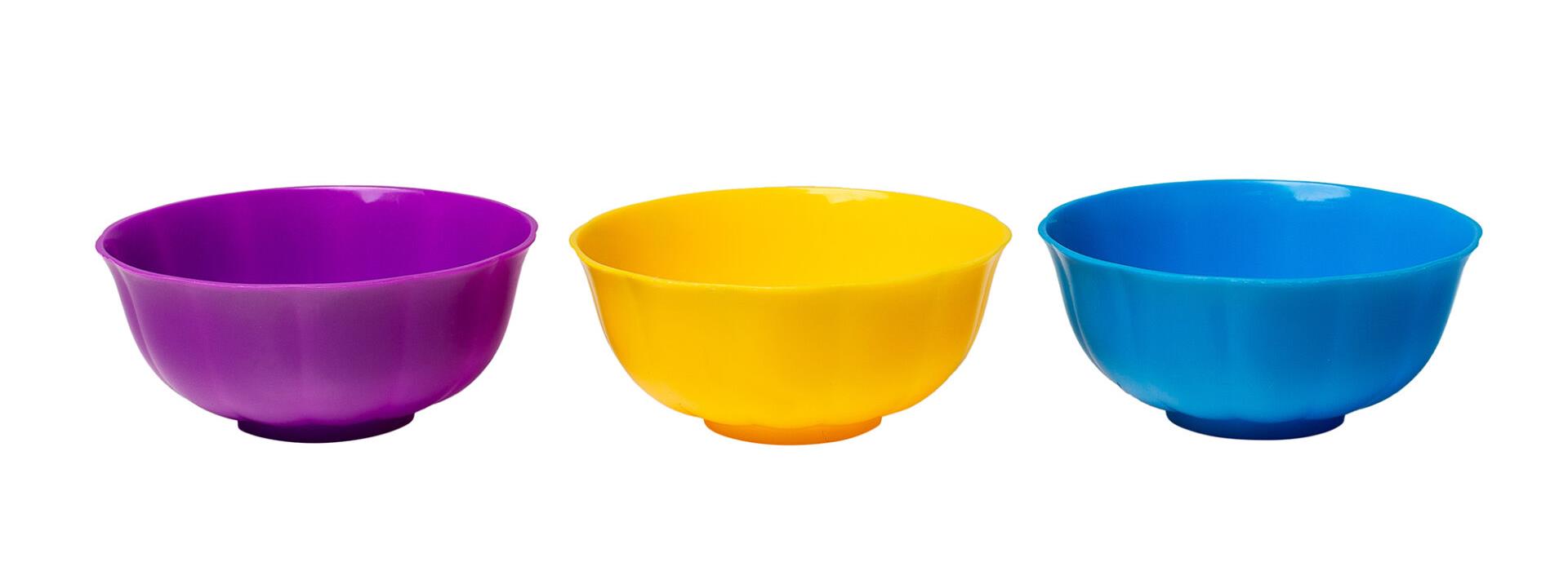 משחק סנסורי נודלס – מארז 300 גרם – 3 צבעים + כלים וקעריות מיון