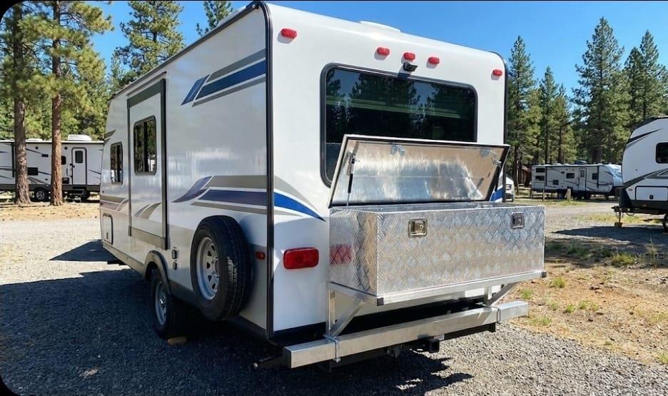 ארגז אלומיניום לגרר לקרוואן לטנדרים ולגיפים אורך 124 סמ רוחב 40 סמ גובה 39 סמ 12 קג קמפינג לייף