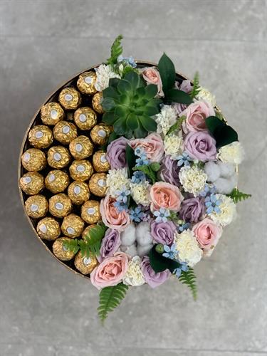 מארז פרחים ושוקולדים