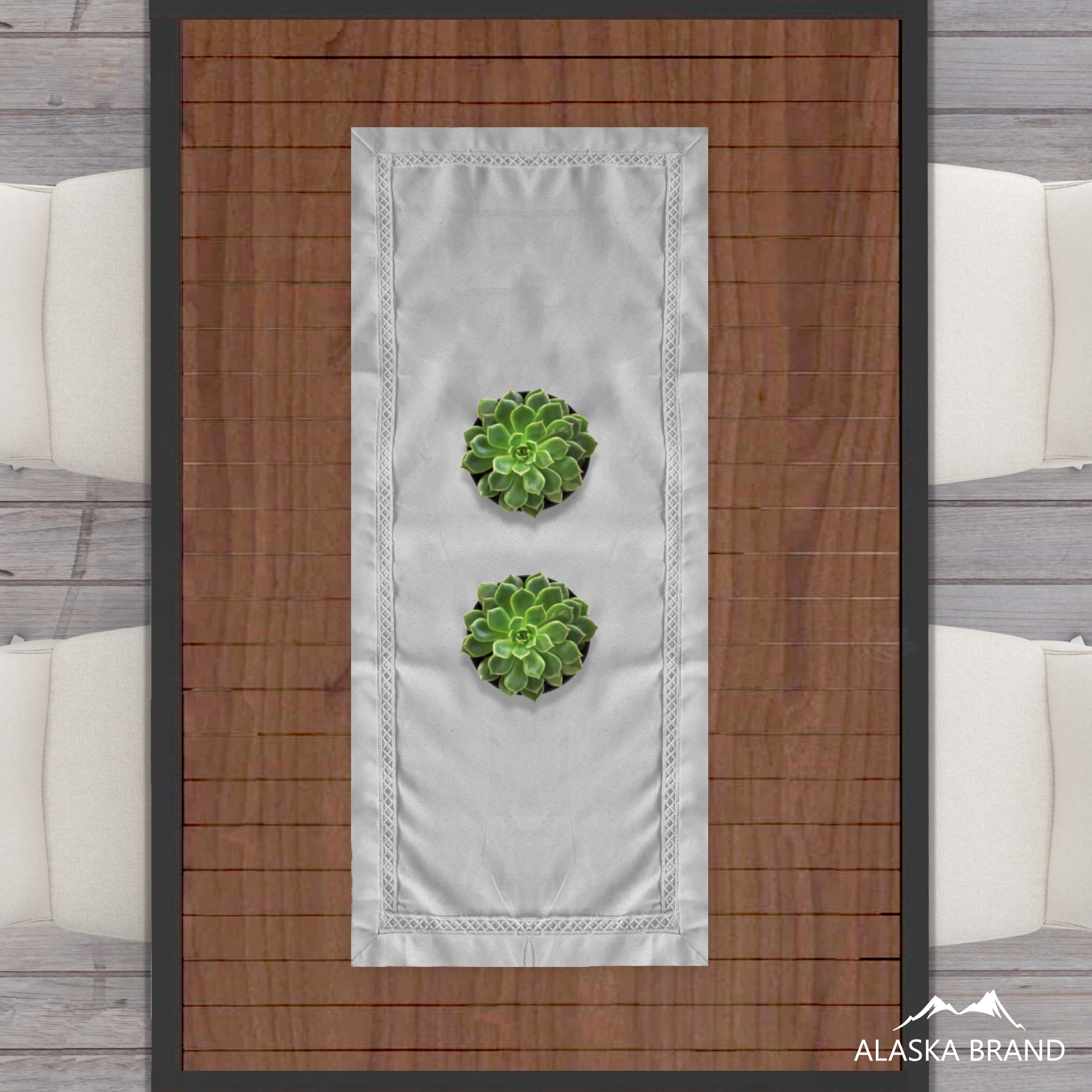 ראנר \ מפה מרובעת מהודרת בתוספת פס תחרה דגם סידן לבן - 3 מידות