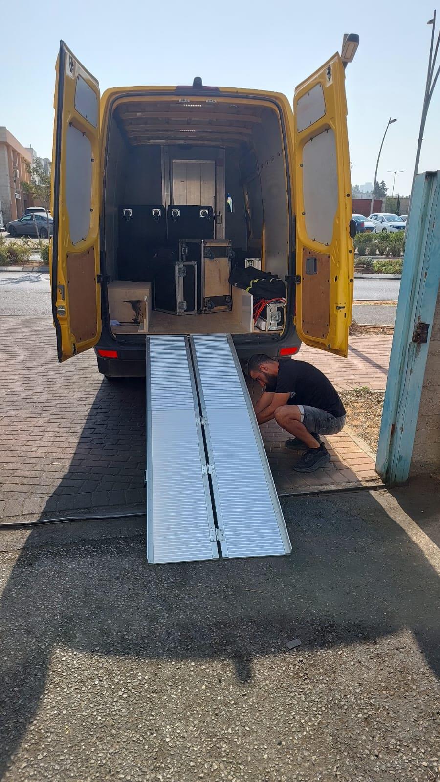 רמפה להעמסה ופריקה לרכב מסחרי מתקפלת אלומיניום אורך 2.4 מטר רוחב 73 סמ 2 רגליים קמפינג לייף