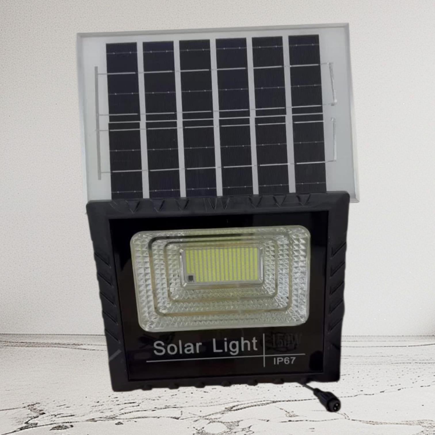 פרוז'קטור סולארי בעוצמת 150 וואט פרוז'קטור סולארי בעוצמת 150 וואט