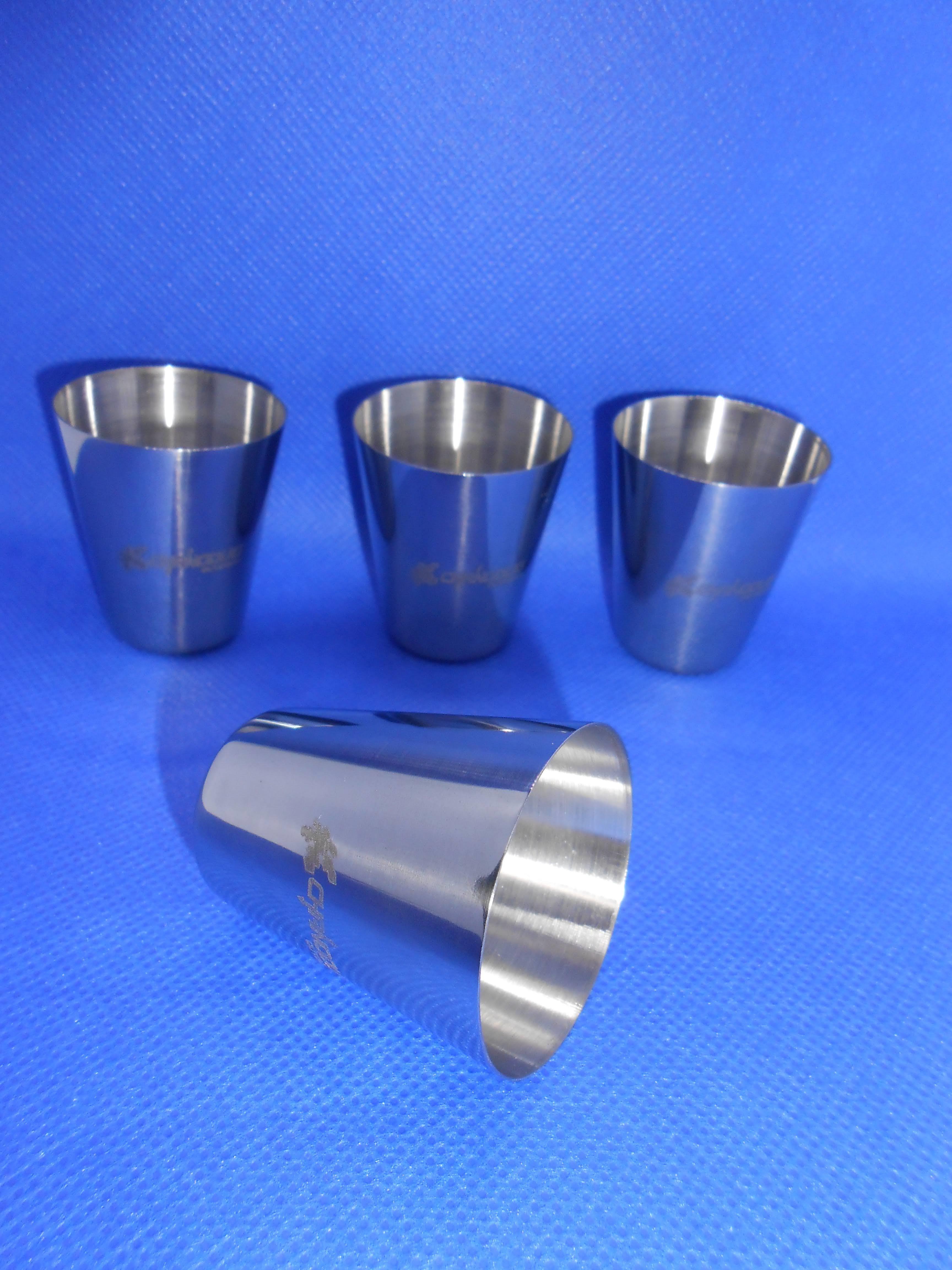 סט כוסות צ'ייסרים מנירוסטה להרים כוסית כשיש אירוע חשוב באמת