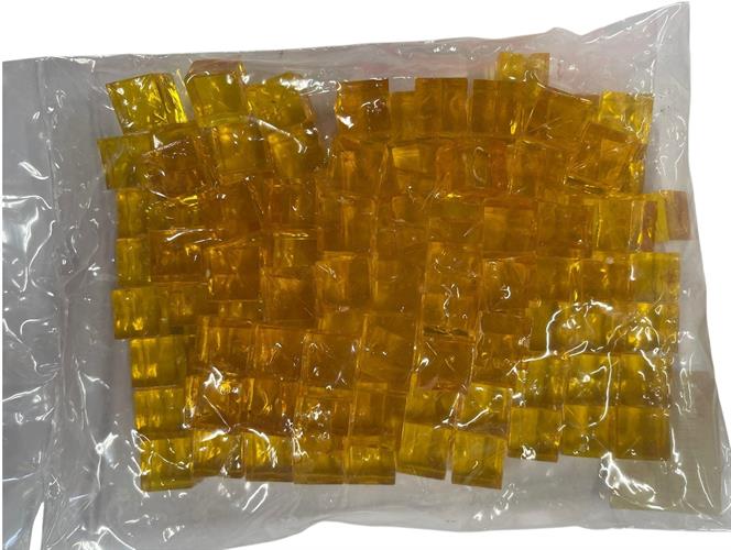 קוביות שקופות מפלסטיק לשולחן אור