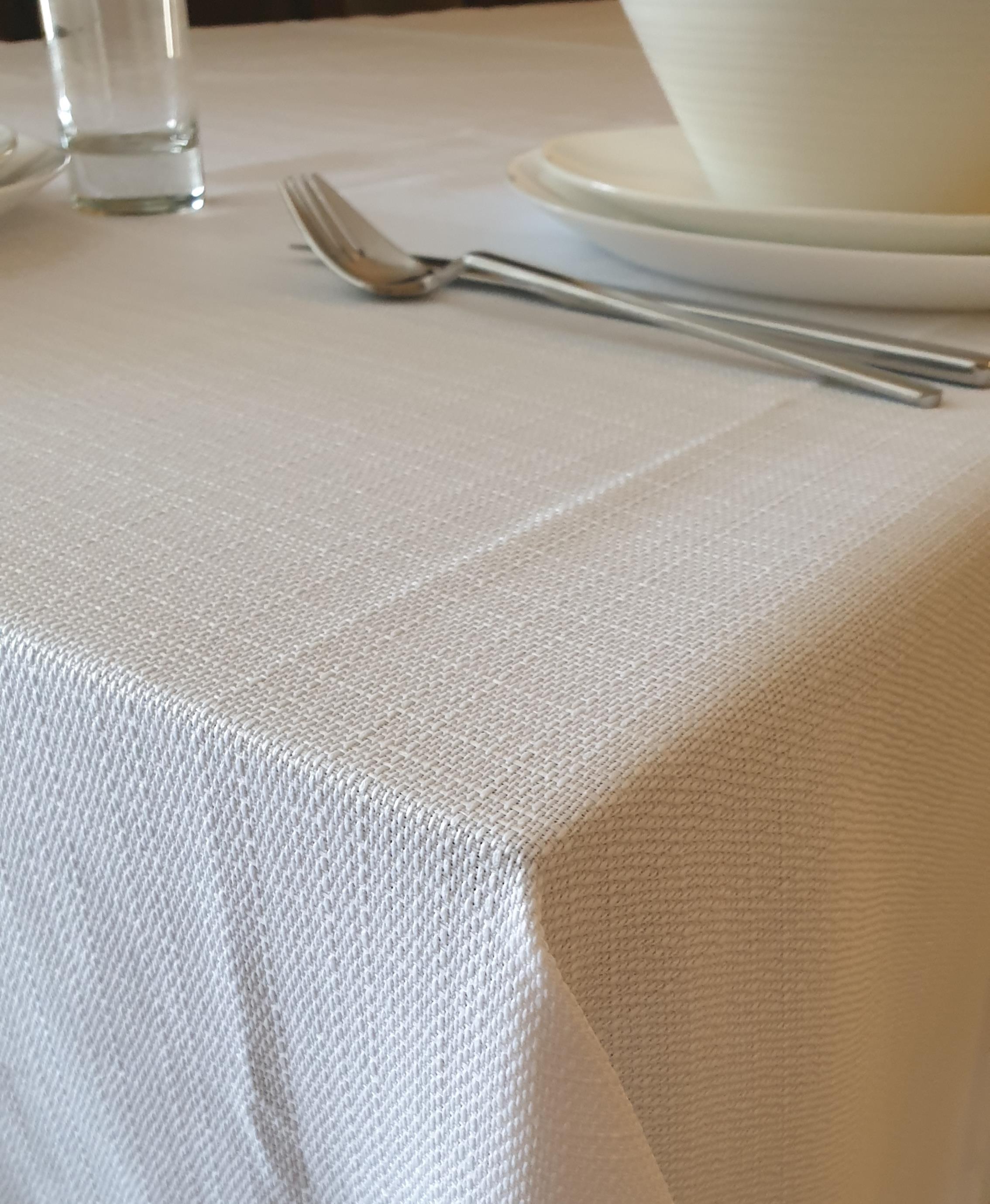 מפת שולחן - פריז דמוי פשתן *מבחר צבעים ומידות*