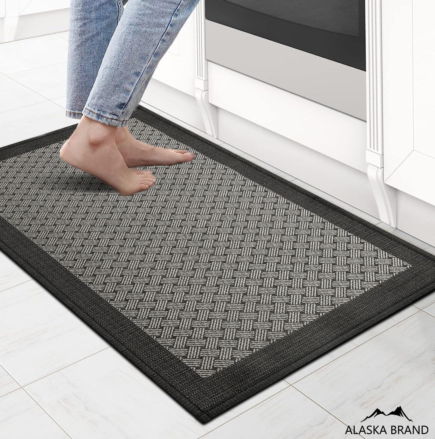 שטיח מטבח איכותי בתוספת גומי בתחתית דגם - נאוס שחור (מתנקה בקלות!)