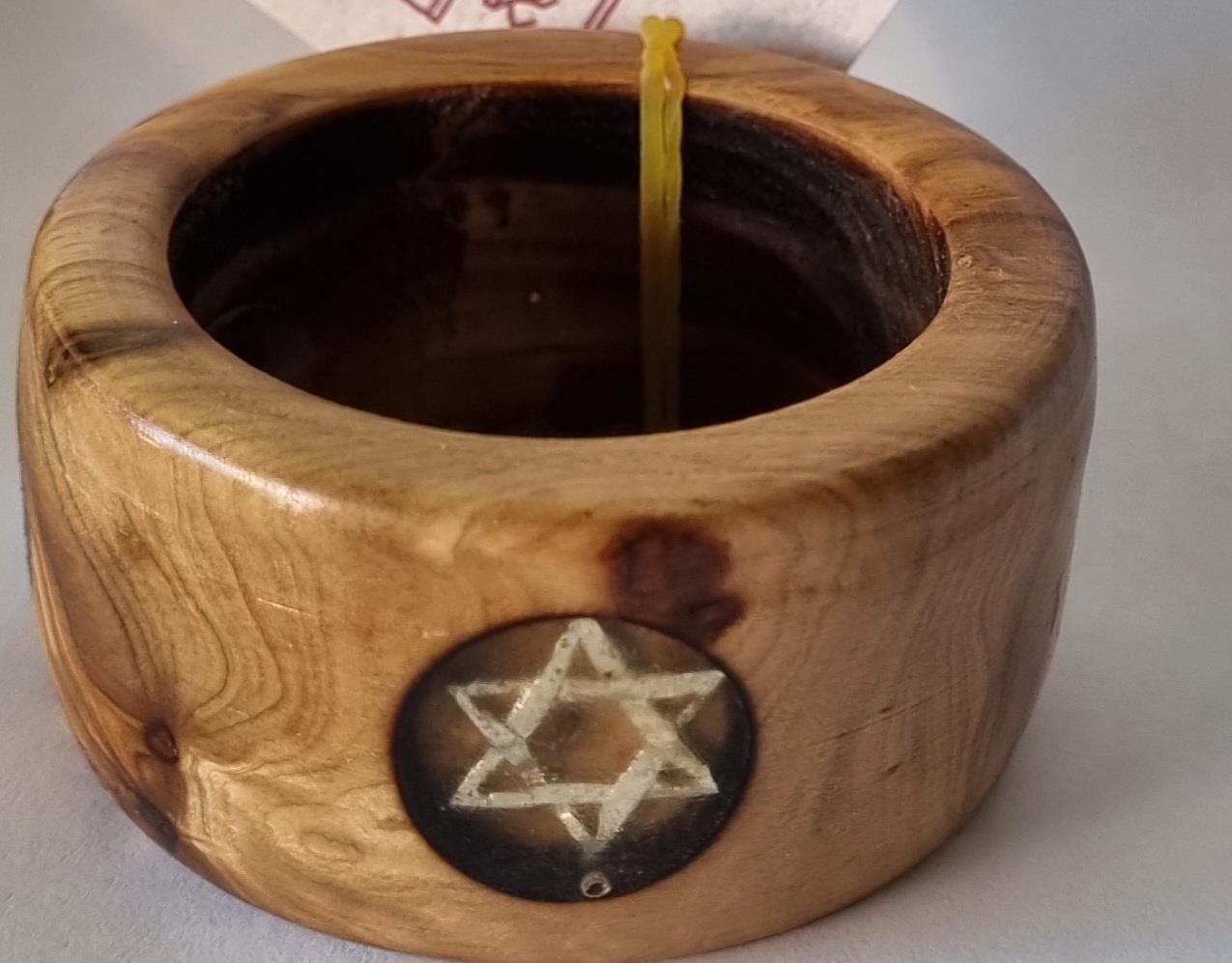 חבק לטלית חרוט מעץ זית עם 4 עיטורי של מגיני דוד מכוסים באפוקסי