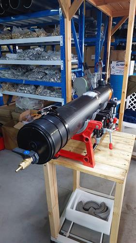 מיכל מים לטנדר גיפ טרקטור RZR עם 2 ברזים ונשם אורך 120 סמ נפח 23 L כולל חבקים קמפינג לייף מיכל מים לטנדר גיפ טרקטור RZR עם 2 ברזים ונשם אורך 120 סמ נפח 23 L כולל חבקים קמפינג לייף