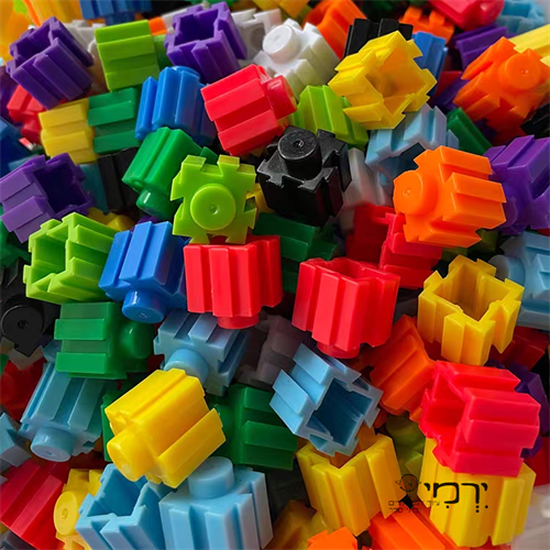 הרכבת ריבועים תלת מימד במיכל
