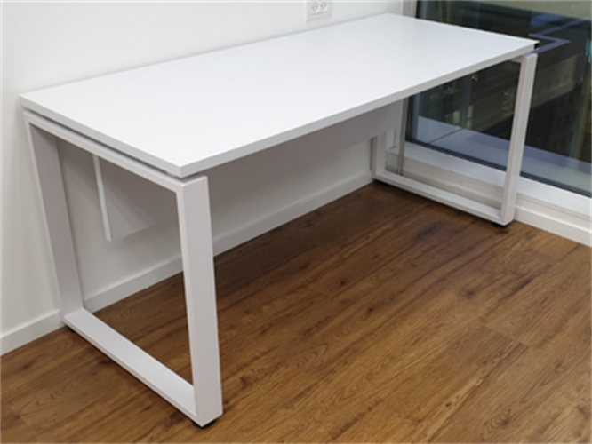 שולחן משרדי, שולחן עבודה, שולחן כתיבה, שולחן משרדי עם רגליי חלון 