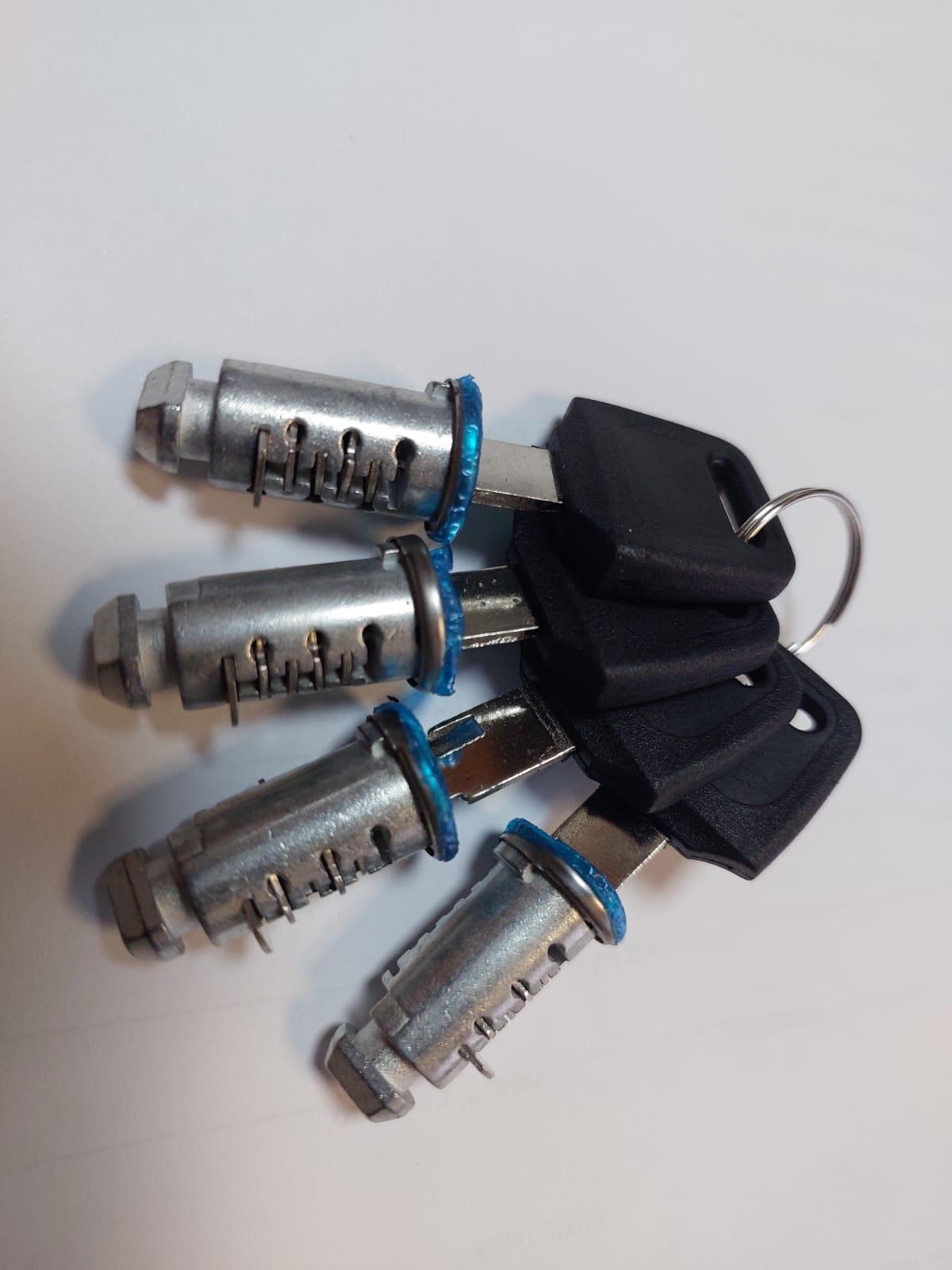 מנעול צילינדר לגגון פסי רוחב או עריסה המחיר ל 4 מנעולים סט רביעיה כולל 4 מפתחות קמפינג לייף מנעול צילינדר לגגון פסי רוחב או עריסה המחיר ל 4 מנעולים סט רביעיה כולל 4 מפתחות קמפינג לייף