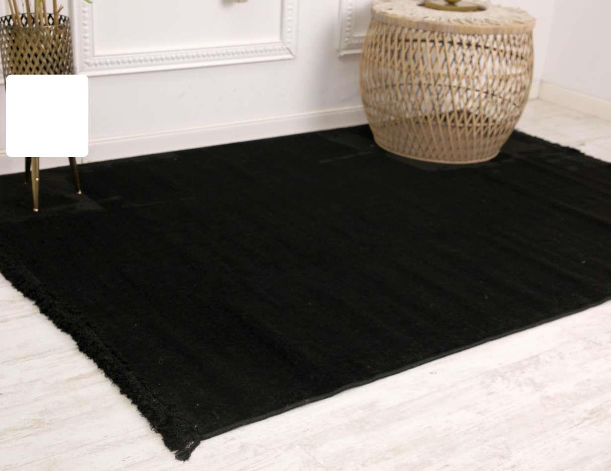 שטיח שחור חלק