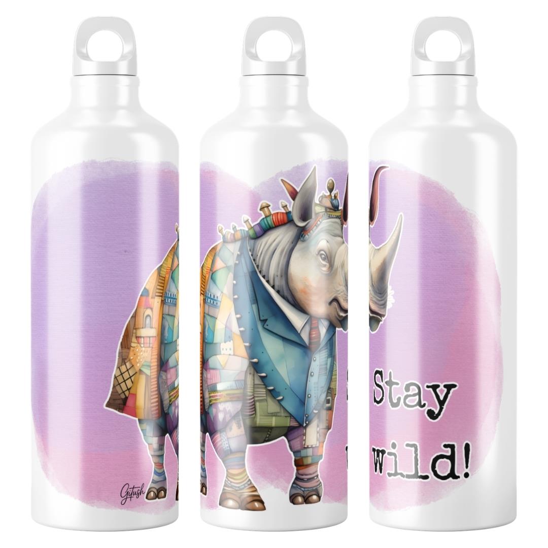 איור קרנף אמנותי על בקבוק שתייה מעוצב, תצוגת פריסת העיצוב משלוש זוויות שונות, אמנות מקורית לסטודיו.