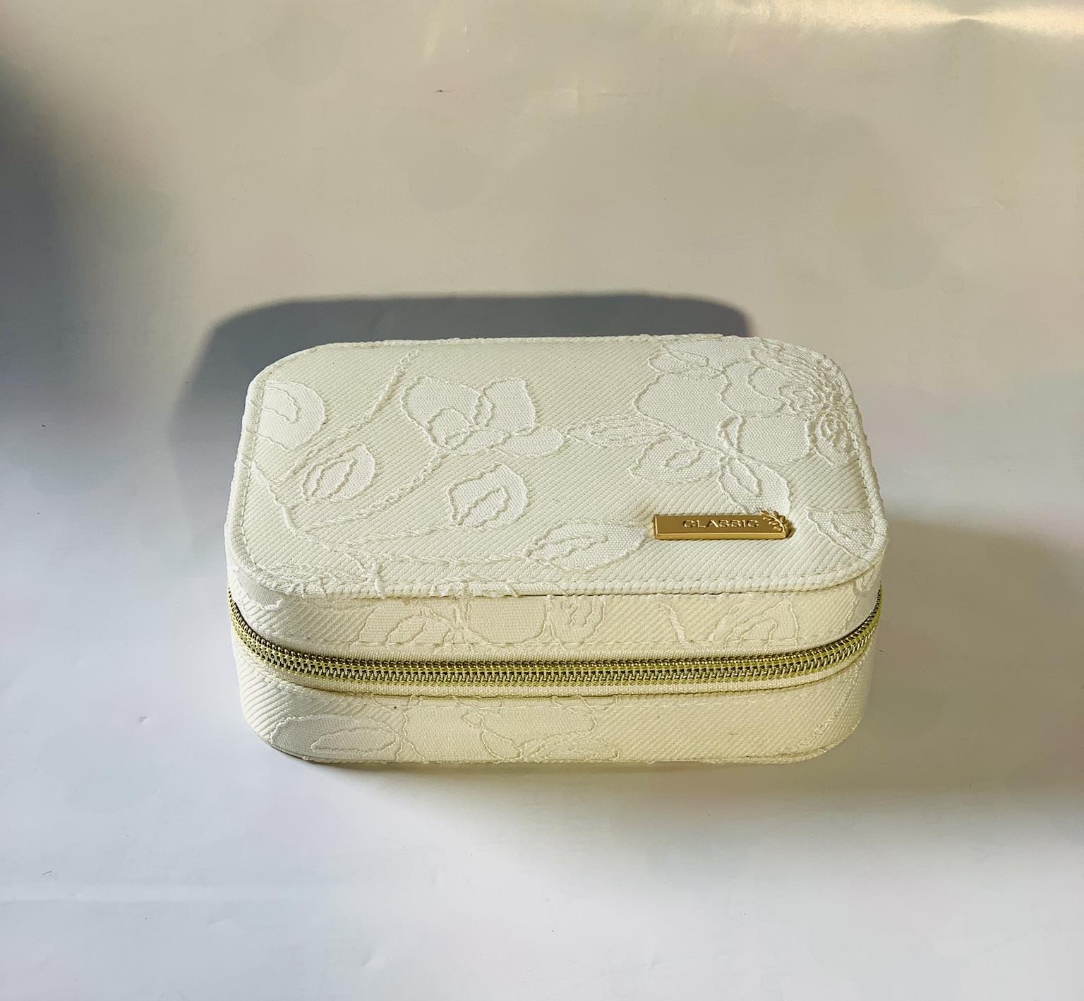 תיק מדוגם לבן