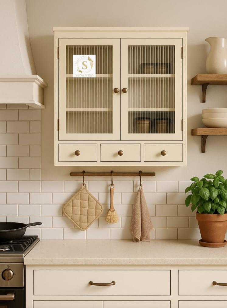 כוננית וינטג' עם דלתות זכוכית