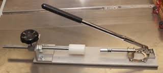 מכשיר להרכבת עטים מכשיר להרכבת עטים