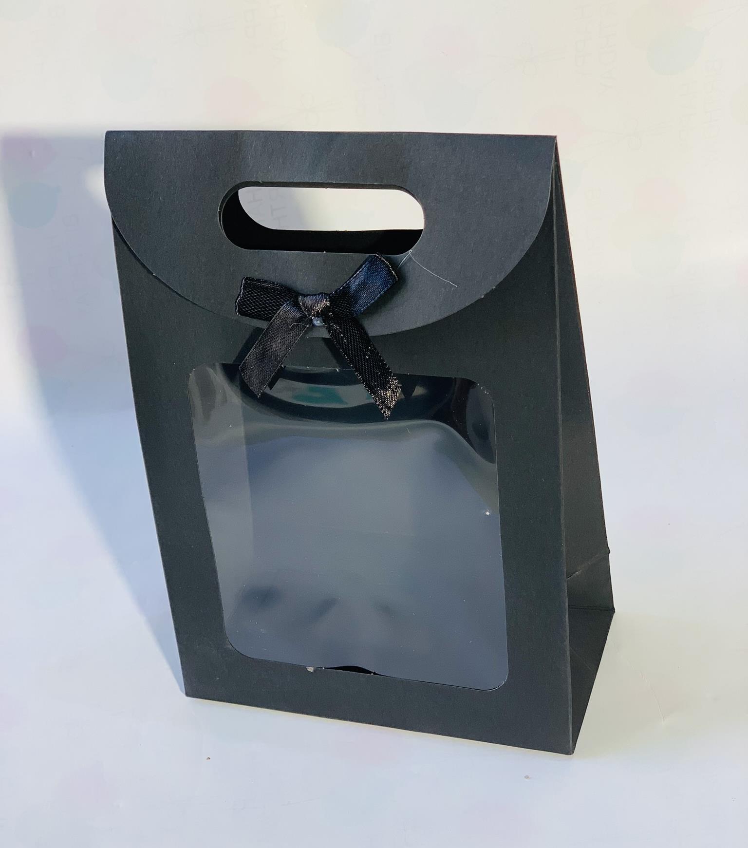 שקיות שחור עם חלון