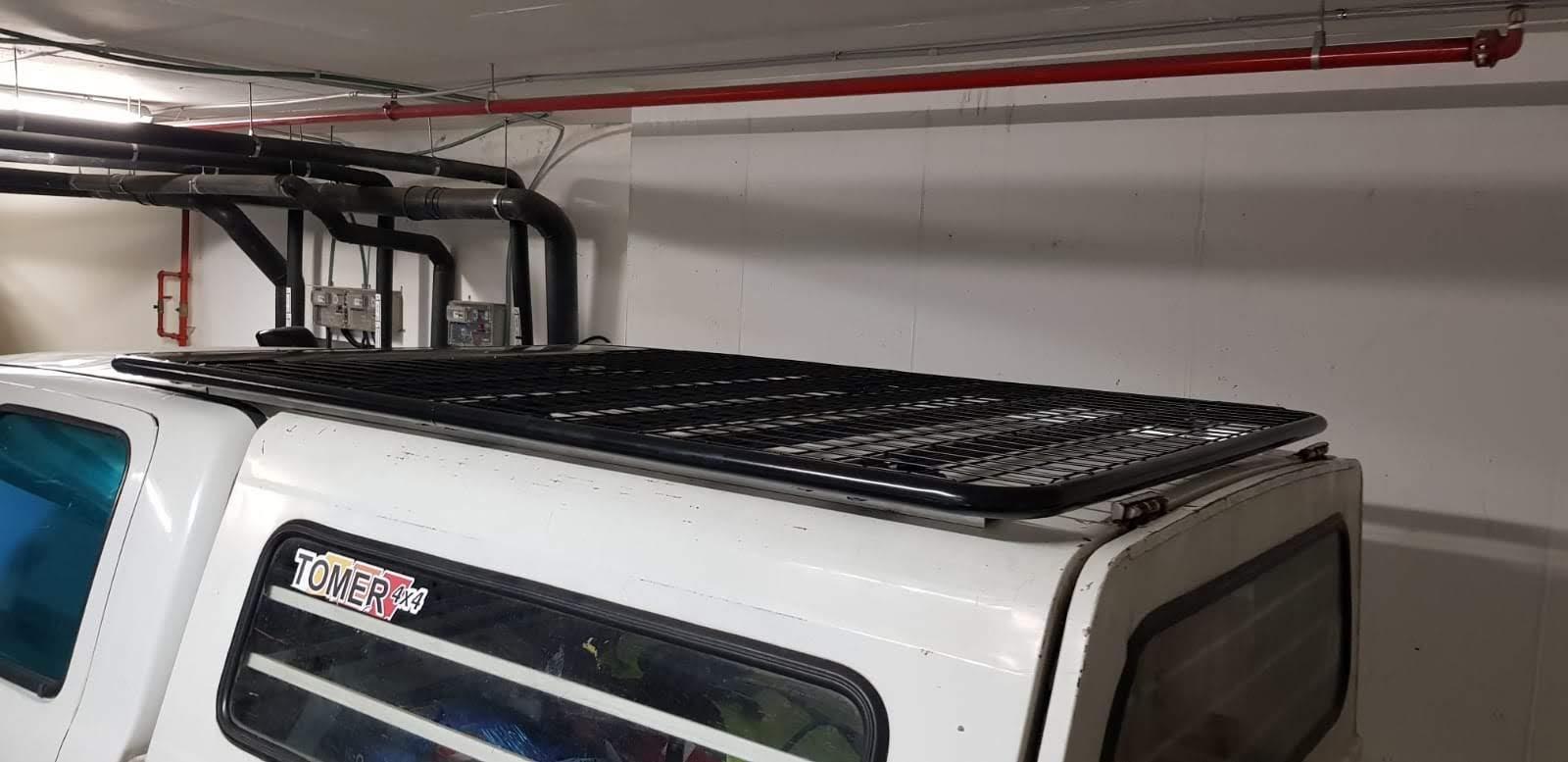 גגון טויוטה הילקס שטוח עם הכנה לגלגל רזרווה מתאים קמפינג לייף