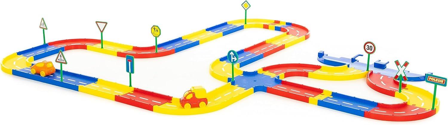 מסלול מכוניות + תמרורים + מכוניות