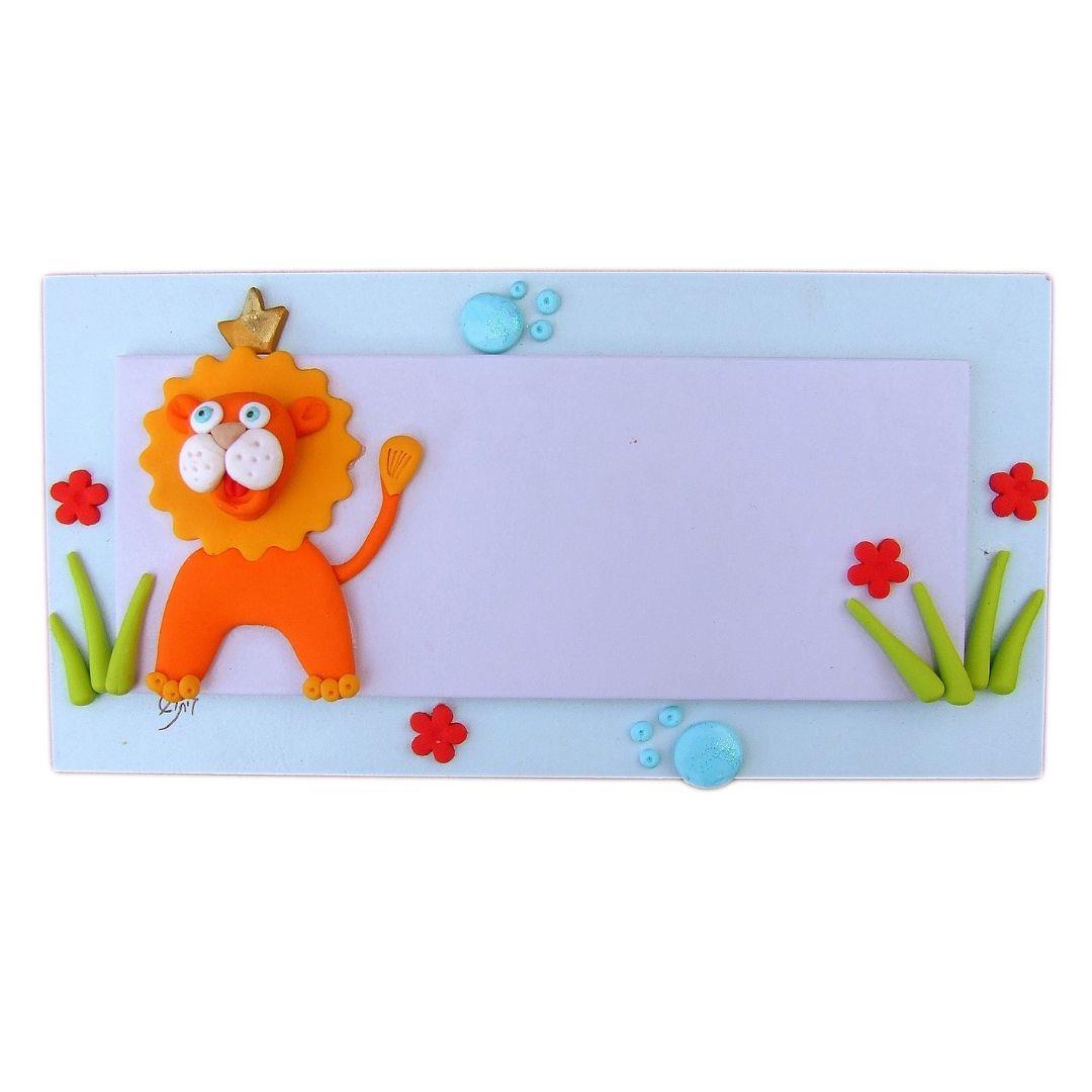 אריה שואג על רקע תכלת |שלט עץ עבודת יד בעיצוב אישי