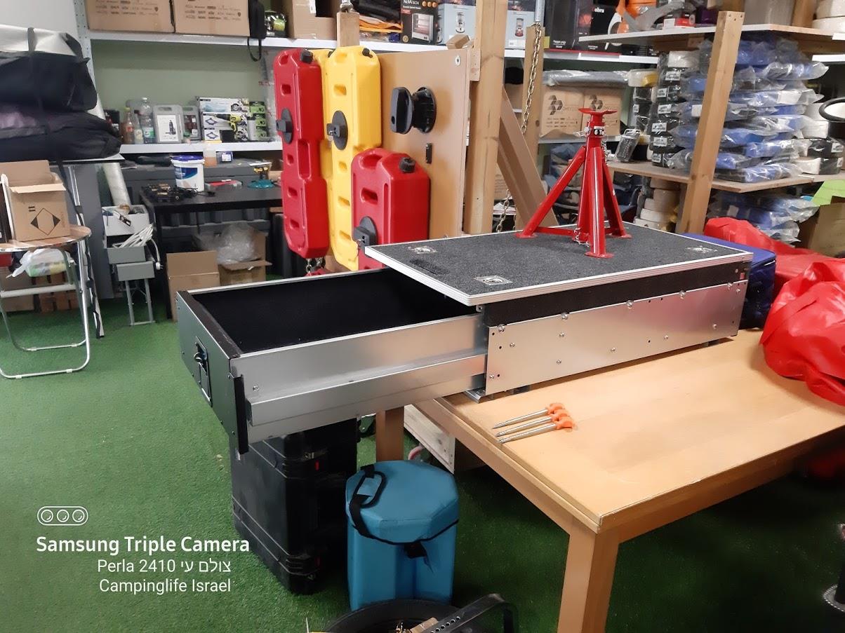 מגירה נשלפת עם מגש עליון נשלף לגיפ ולטנדר עבודה