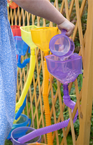 סט משפכים וצינורות צבעוניים שקופים למשחק