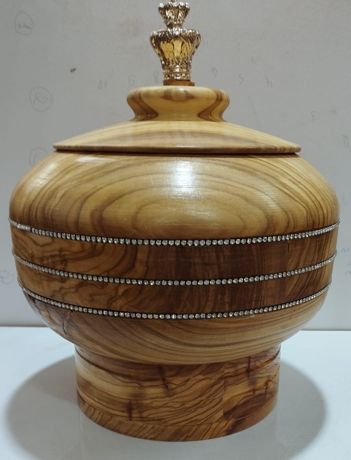 כתר לספר תורה כולו מעץ זית-עבודת יד כתר לספר תורה כולו מעץ זית-עבודת יד