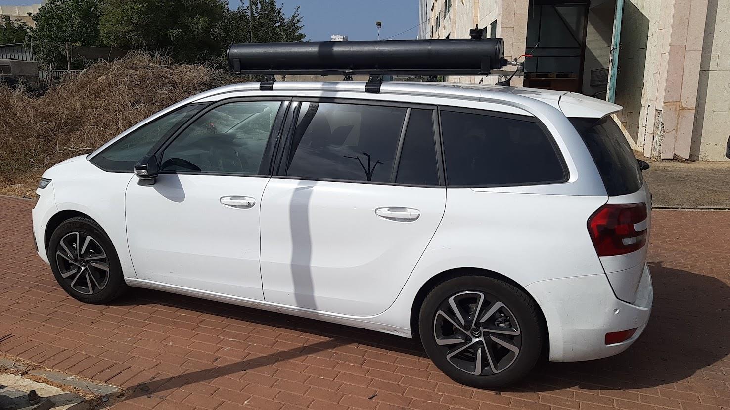 Water tank with faucet for family cars for trips and camping