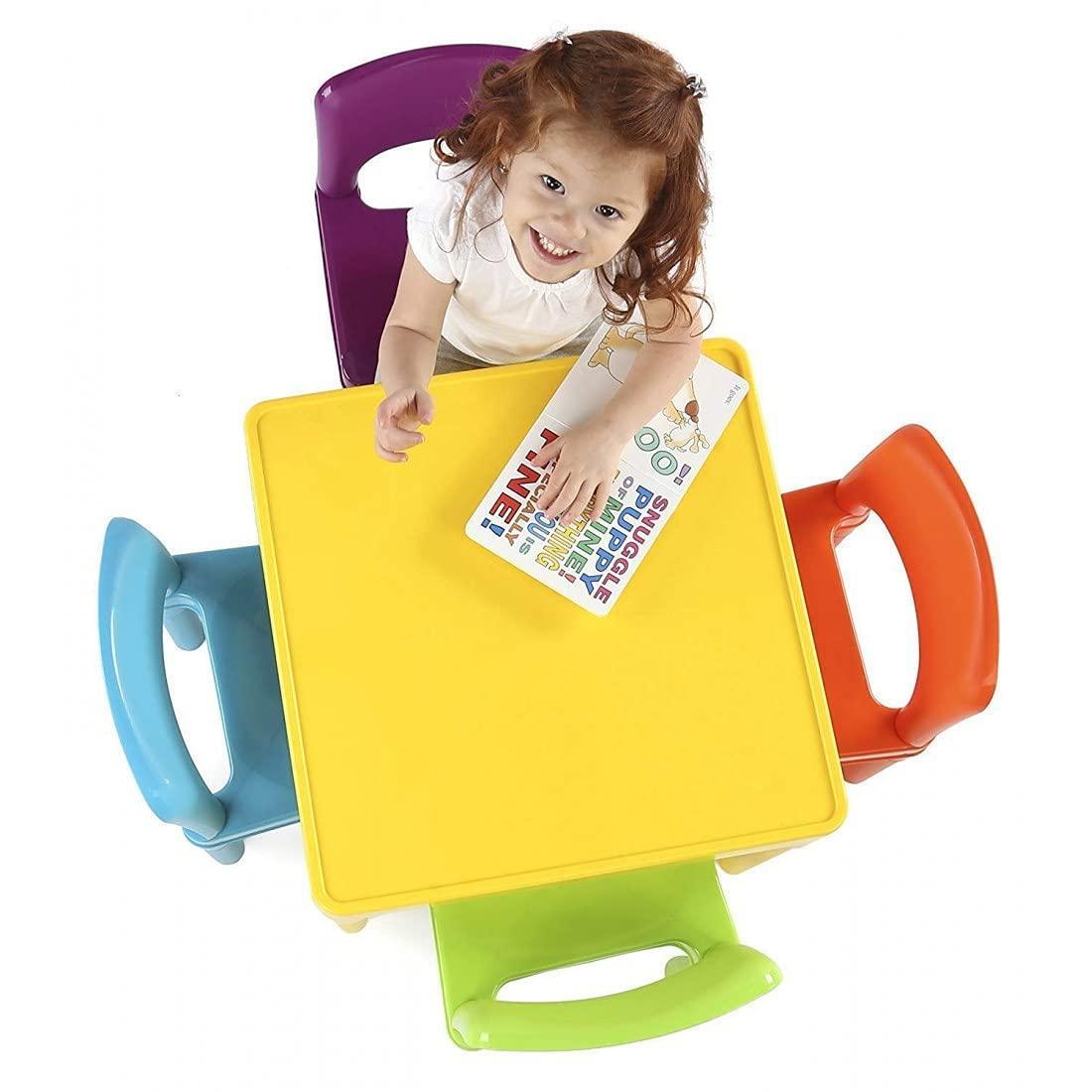 סט שולחן וארבעה כיסאות פלסטיק לילדים מבית ZIV TOYS.