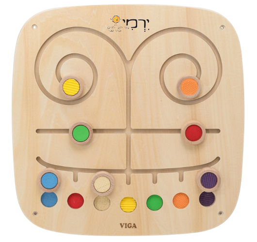 לוח משחק ופעילות מעץ לתלייה – מסלולים ומרקמים