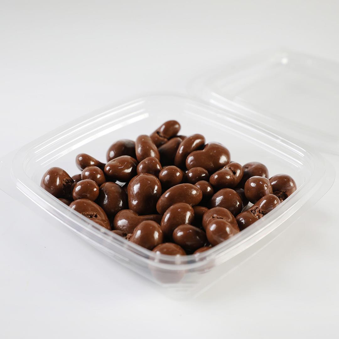 קשיו בציפוי שוקולד חלב-1 ק״ג