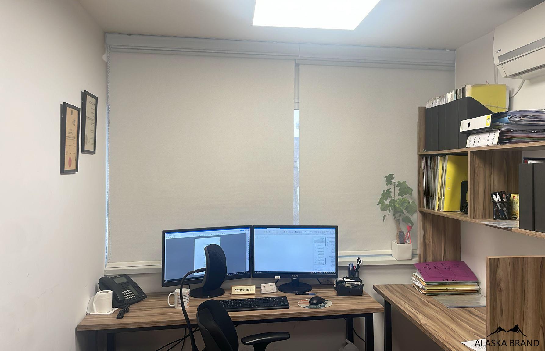 גלילה האפלה - וילון גלילה אטום דגם - Sun Block אבן גלילה האפלה - וילון גלילה אטום דגם - Sun Block אבן