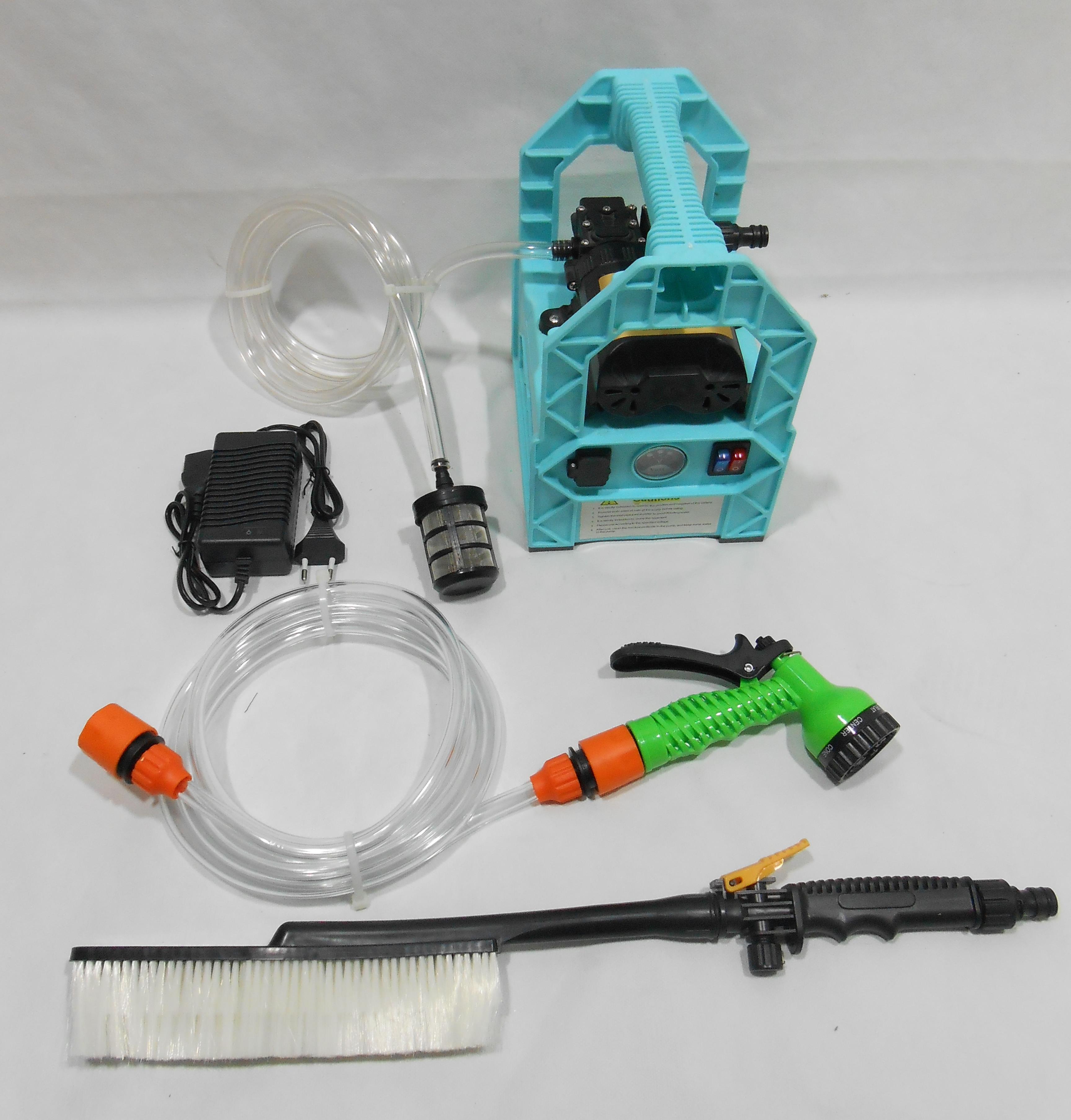 גרניק מיני ערכת שטיפת רכב נטענת 12 וולט עם מטען לרשת החשמל קמפינג לייף