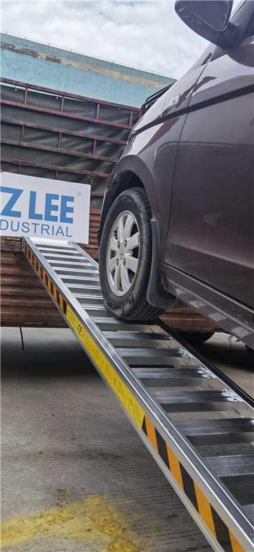 רמפות RZR ולטרקטורון 4.9 מטר אורך 45 סמ רוחב עומס עד 1.3 טון מקסימום לזוג קמפינג לייף רמפות RZR ולטרקטורון 4.9 מטר אורך 45 סמ רוחב עומס עד 1.3 טון מקסימום לזוג קמפינג לייף