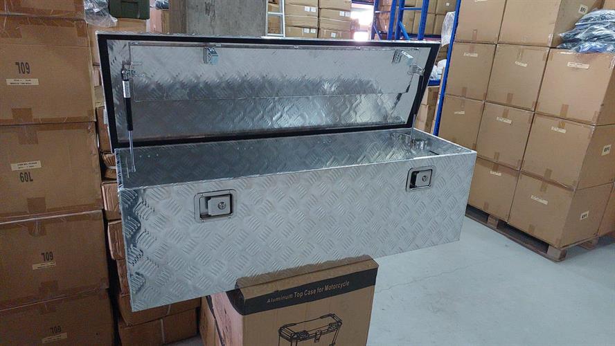 ארגז אלומיניום לגרר לקרוואן לטנדרים ולגיפים אורך 124 סמ רוחב 40 סמ גובה 39 סמ 12 קג קמפינג לייף