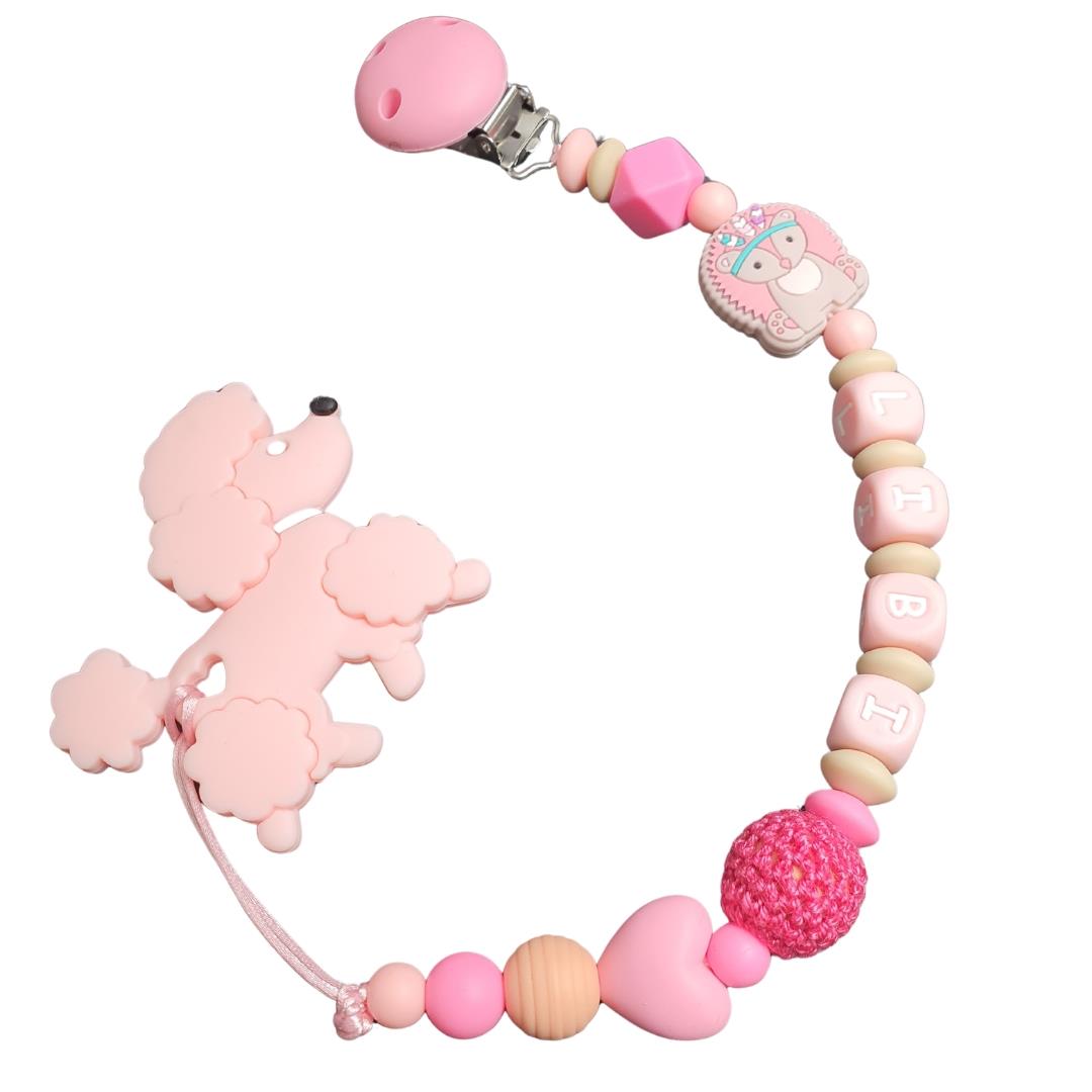 מחזיק מוצץ ורוד עם שם, נשכן סיליקון מעוצב, תופסן לב וקיפוד בעבודת יד, מתנה ליולדת, אקססורי לעגלה, גיתוש.