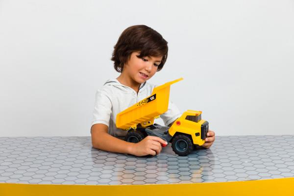 קאט - משאית פינוי עפר ואשפה כולל אורות וצלילים קאט - משאית פינוי עפר ואשפה כולל אורות וצלילים