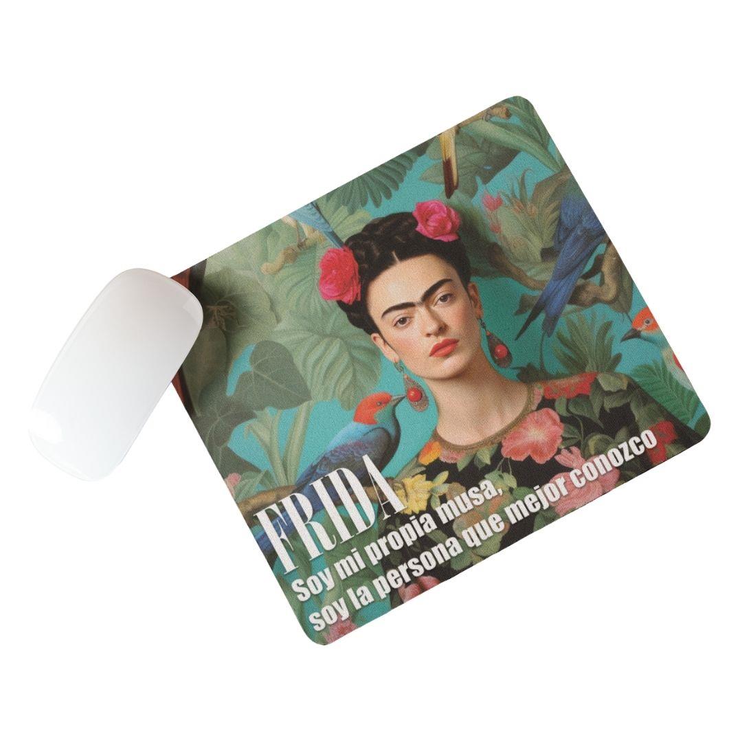 תקריב על עיצוב פרידה קאלו דגם הג'ונגל – הדפסה איכותית על משטח לעכבר מקולקציית גיתוש.