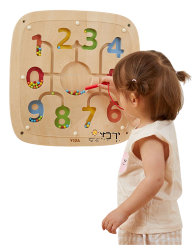 לוח משחק ופעילות מעץ לתלייה – מבוך מספרים