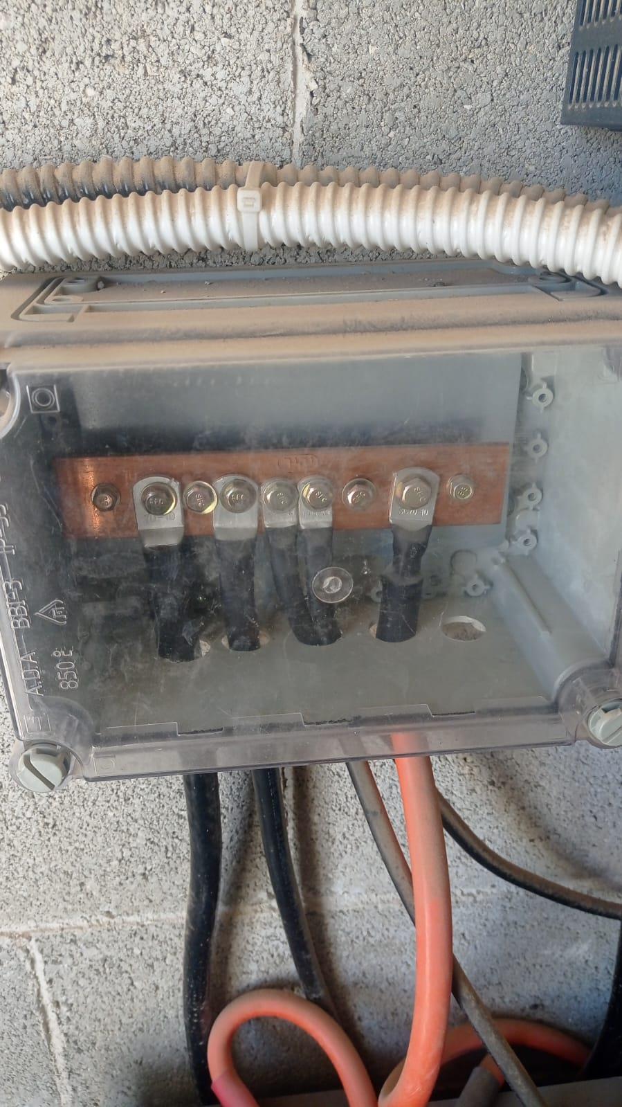 2 קופסאות סי איי עם פלטת מתכת כולל פסי צבירה