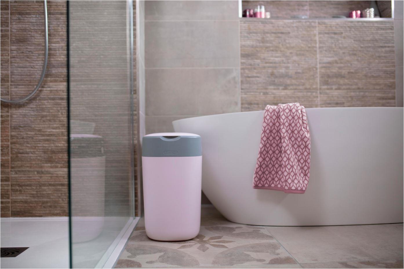 מארז של פח חיתולים ושקיות מילוי