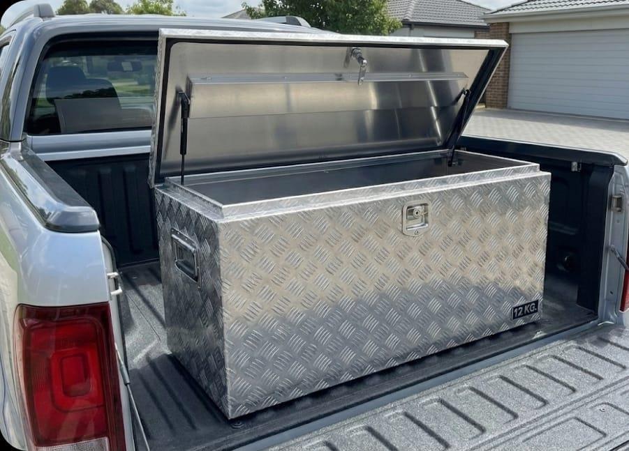 ארגז אלומיניום לטנדרים ולגיפים עם מנעול אורך 125 סמ רוחב 40 סמ גובה 40 סמ 12 קג קמפינג לייף ארגז אלומיניום לטנדרים ולגיפים עם מנעול אורך 125 סמ רוחב 40 סמ גובה 40 סמ 12 קג קמפינג לייף