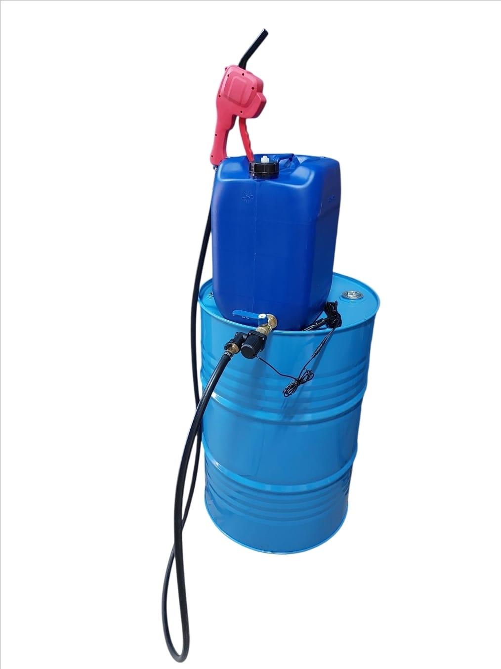 מיכל עם משאבת בנזין וסולר ידנית או חשמלית 12 וולט DC 8 ליטר לדקה נפח 30 ליטר קמפינג לייף מיכל עם משאבת בנזין וסולר ידנית או חשמלית 12 וולט DC 8 ליטר לדקה נפח 30 ליטר קמפינג לייף