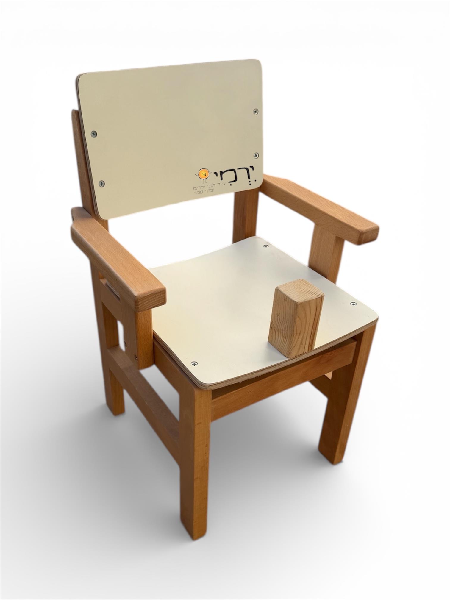 כיסא עץ רגלי בוק עם ידיות + פומל