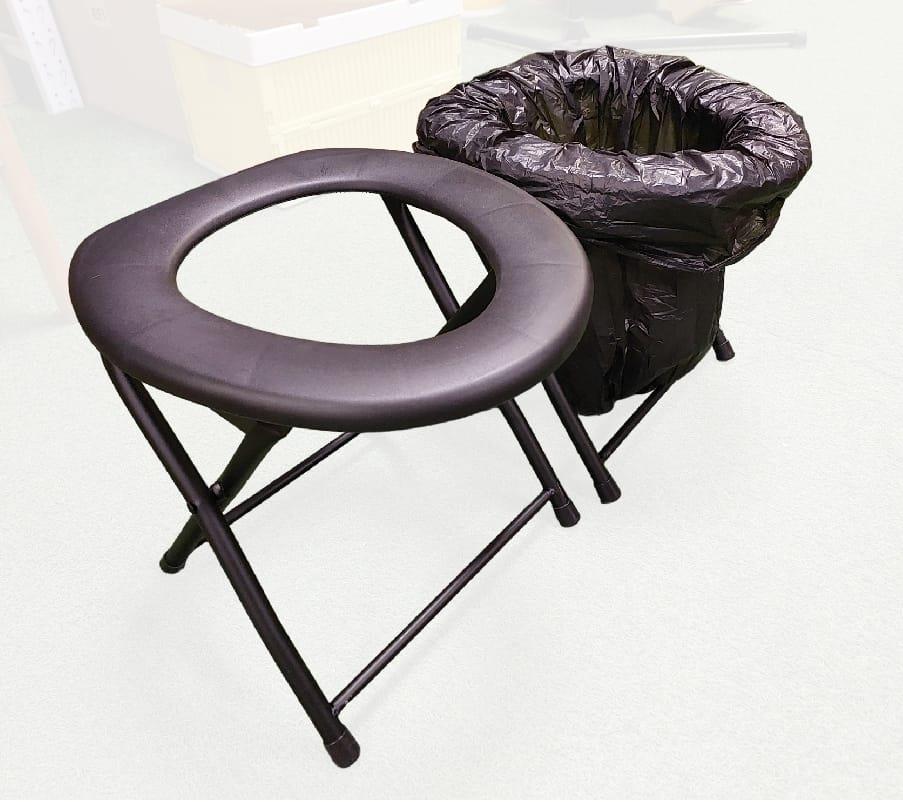 אסלה מתקפלת כיסא אסלה מתקפלת צבע שחור עם 20 שקיות קמפינג לייף